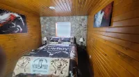 Hot Tub! Outside Traverse City, Sleeps 6 Pet Friendly, Fire Place, Fire Pit