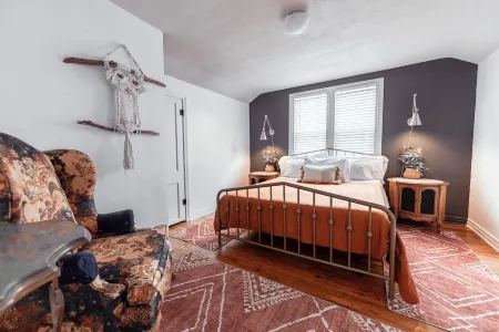 Main Street Stay Отели в г. Линдсборг