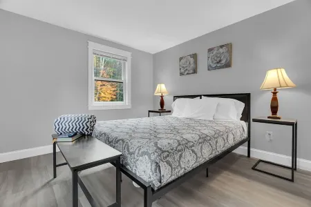 Views! Cozy, Private 3Br Condo with Lake Access!