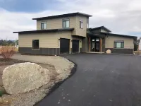 Pines Place- Spacious 4 bedroom 3 bath home in McCall with modern amenities