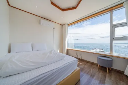 Gangneung Seaside Pension Отели рядом с достопримечательностью «Джумунджин- Бич»