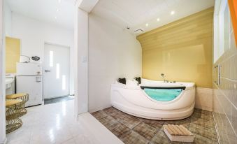 Gapyeong That Haru Pension (Dog Friendly, Private Playground, Spa)