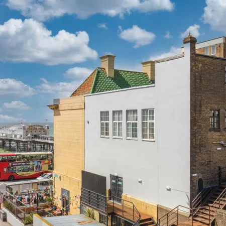 Central Pier Place - Large Group House Sleeps up to 16