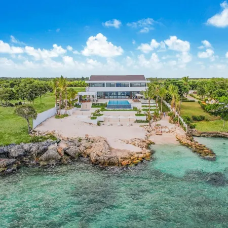 Luxurious 12-bedroom Oceanfront Villa With Private Chef Butler Private Beach in Casa de Campo Resort