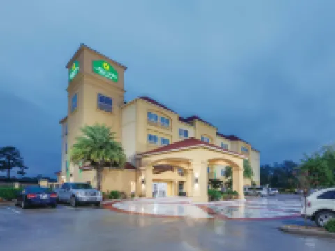 La Quinta Inn & Suites by Wyndham Houston Bush Intl Airpt E ヒューストンのホテル