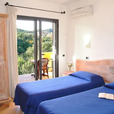 Hotel Delle Isole Hotels near Palau Vecchio Beach