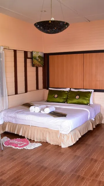 วิลลาพร้อมทางลงสู่สระว่ายน้ำ