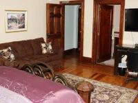 Walton Manor Inn Bed & Breakfast Hotels in Palmyra