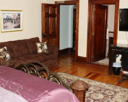 Walton Manor Inn Bed & Breakfast Hotels in Palmyra