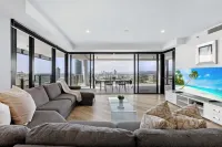 Holiday Holiday Circle on Cavill Apartments