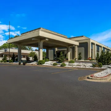 Clarion Inn and Suites Airport