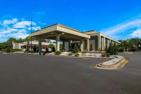 Clarion Inn and Suites Airport