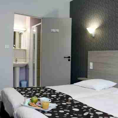 Logis Hôtel de la Place Rooms