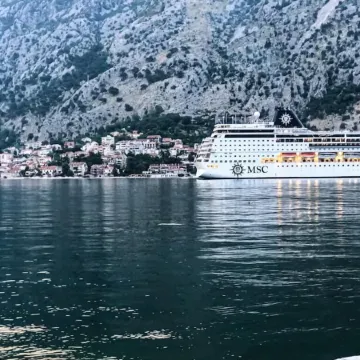 Athos Guesthouse Отели в г. Котор