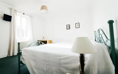 Hôtel Restaurant Le Lion d'Or Отели в г. Жуайё