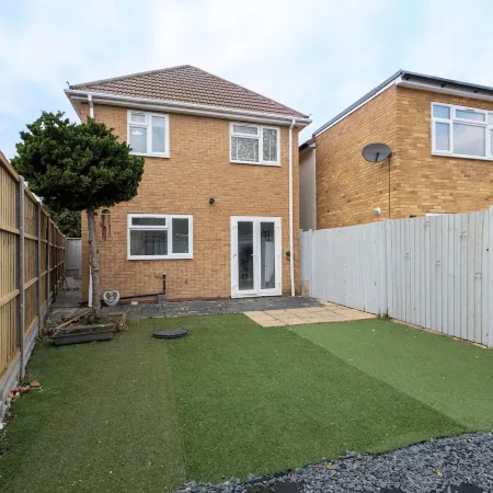 3 Bedroom House with Parking in Windsor