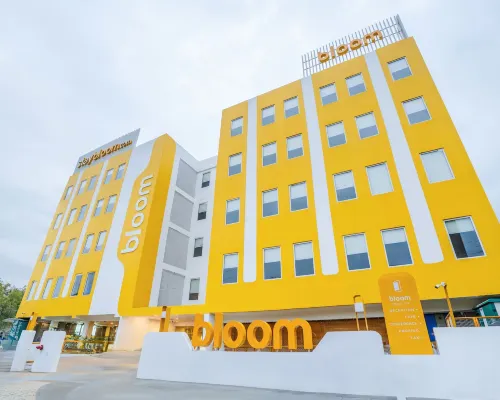 Bloom Hotel - Medicity Gurugram, Near Medanta Hospital Hotels near Sector 32