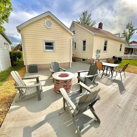 Stumble-In Guest House- Downtown Location