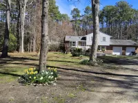 Woodland Retreat on Kent Island: 5 beds, 5 miles from Bay Bridge, on 5 acres.