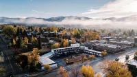 Western Lodge - Motels