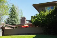 Perfect Basecamp for Mt. Bachelor with Hot Tub Hôtels à : 