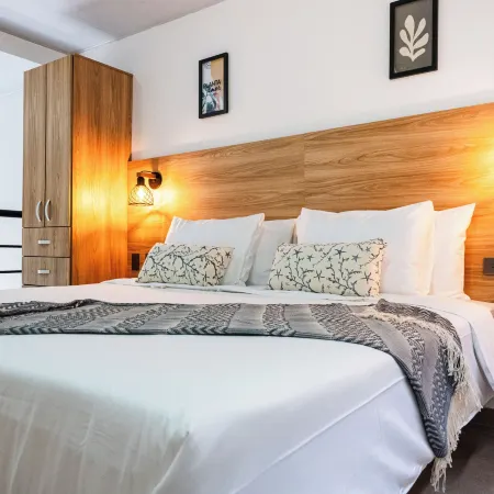 Central Suites by H&R