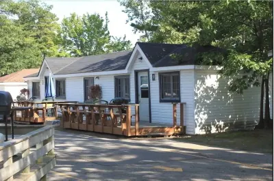 Alton Lodges Hotels near Gateway Camping