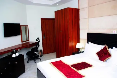 Apno Hotel and Suites Отели рядом с достопримечательностью «Элеко Бич»