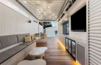 Stanford Luxury Pool Sauna Spa Tennis Court - 4-Star
