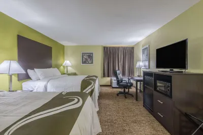 Quality Inn & Suites University Area Hotels in Muncie