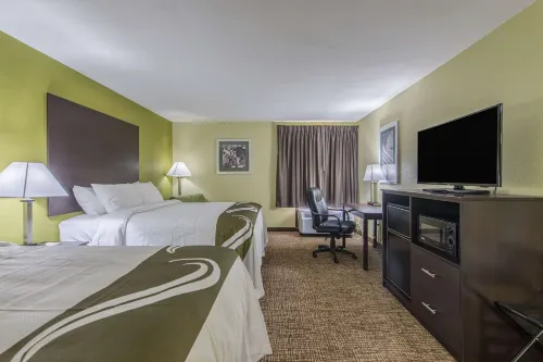 Quality Inn & Suites University Area Hotels in Muncie
