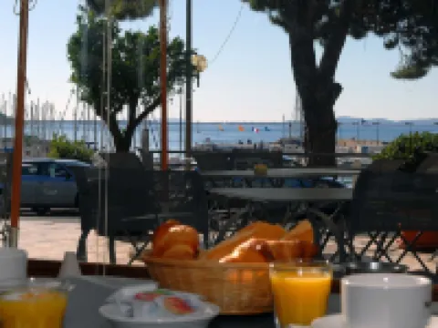 Hôtel le Richiardi Hotels in Carqueiranne