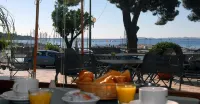 Hôtel le Richiardi Hotels in Le Pradet