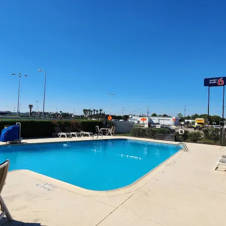 Motel 6 Webster, TX - Houston - NASA Lake
