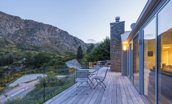 Riverview Retreat Holiday Home by MajorDomo