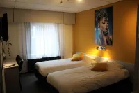 Hotel Restaurant de Jonge Heertjes فنادق في Schiphol-Rijk