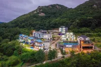 Hayanjip (Blue Road Town Pension