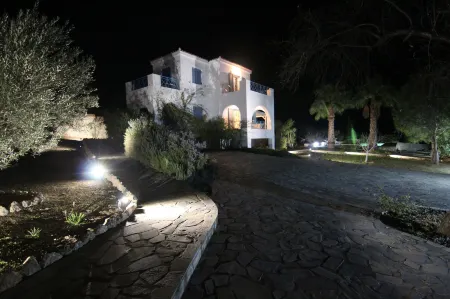 Grand Bleu Apartments & Villas