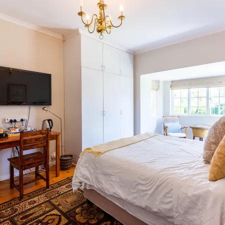 Brookdale House Отели рядом с достопримечательностью «Стадион «Атлон»»
