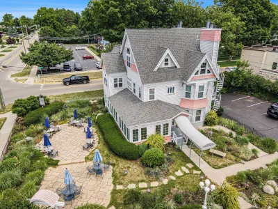 Yelton Manor Bed and Breakfast Hotels in South Haven