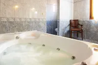 Alia Palace Hotel - Adults Only 16+ - Hot Tub