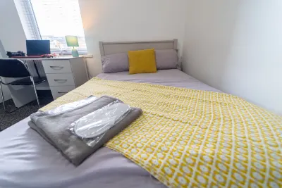 Impeccable 1-Bed Studio in Birmingham Hotels near Specsavers Opticians and Audiologists - Northfield