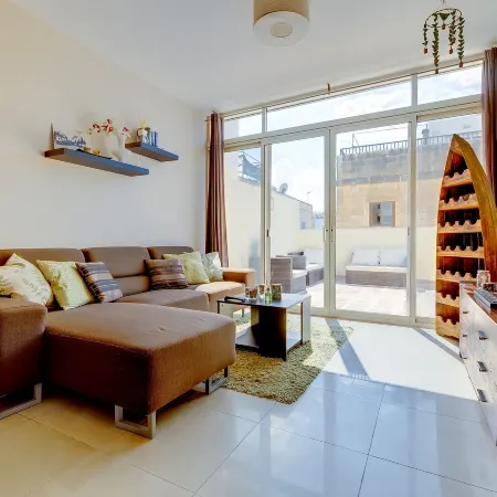 Cosy 1Br Penthouse Close to the Promenade