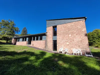 Hôtel Parc & Spa les Cigognes فنادق في Andlau