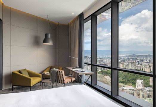 풀만 트빌리시 악시스 타워스 전경