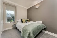 Garden Flat - Stylish - Modern Flat - Near Balloch Hotels in Alexandria