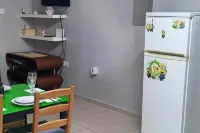 2Br-7 Guests-Free Parking-Pool-AirCon - Apartments
