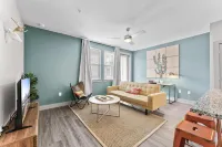 Airy 1Br King Suite Close to Downtown w Fast Wifi Hotel a Montopolis