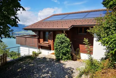 Chalet with Panoramic Views of the Mountains of the Oberland and Lake Thun Hotel in zona Thun