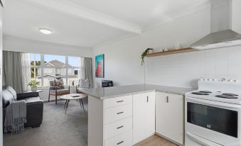 Renovated Takapuna 2Br Apt - Parking